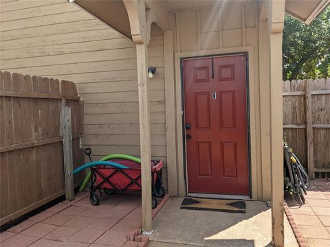 Photo of 14407 N pennsylvania Avenue #12H, Oklahoma City, OK 73134 (MLS # 1229361)