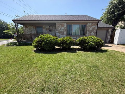 Photo of 1300 Chestnut Drive, Oklahoma City, OK 73119 (MLS # 1227241)