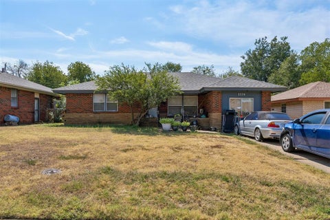 Photo of 1224 NE 44th Street, Oklahoma City, OK 73111 (MLS # 1250573)