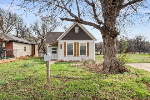 Photo of 411 W Springer Avenue, Guthrie, OK 73044 (MLS # 1217071)