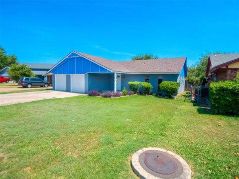 Photo of 1216 Glenwood Drive, Moore, OK 73160 (MLS # 1243932)