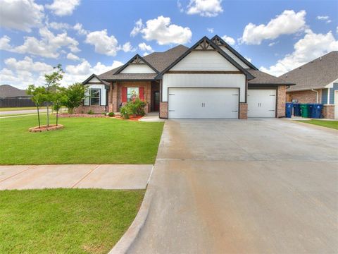 Photo of 701 Bison Crossing Drive, Yukon, OK 73099 (MLS # 1228153)