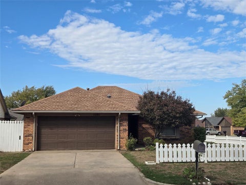 Photo of 1101 Choctaw Ridge Road, Midwest City, OK 73130 (MLS # 1254618)