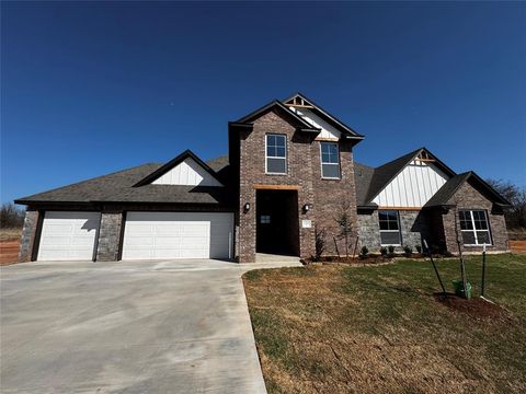 Photo of 1300 Lighthorsemen Way, Choctaw, OK 73020 (MLS # 1224357)