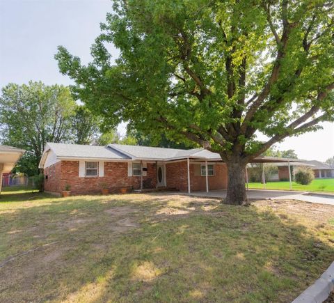 Photo of 600 SW 69th ST, Oklahoma City, OK 73139 (MLS # 1230347)