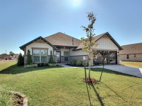 Photo of 7720 Woods Edge Way, Yukon, OK 73099 (MLS # 1248927)