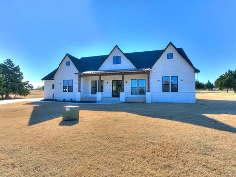 Photo of 5812 Cimarron Manor, Guthrie, OK 73044 (MLS # 1205417)