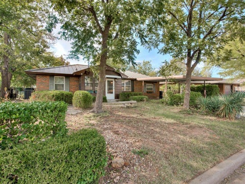 Photo of 209 S Bristow Ave AVE, Moore, OK 73160 (MLS # 1255450)