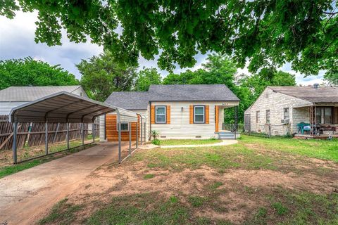 Photo of 2413 NE 27th Avenue, Oklahoma City, OK 73111 (MLS # 1229912)
