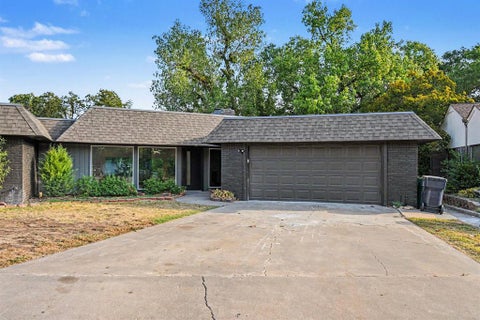 Photo of 11105 NW 112th Street, Yukon, OK 73099 (MLS # 1250366)