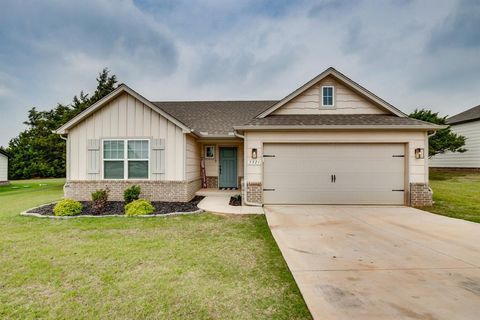 Photo of 3321 Oak Ridge, Guthrie, OK 73044 (MLS # 1230039)