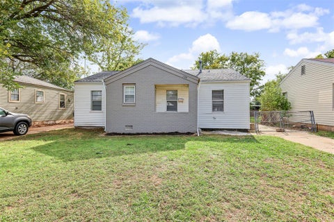 Photo of 128 W Lilac Lane, Midwest City, OK 73110 (MLS # 1255644)