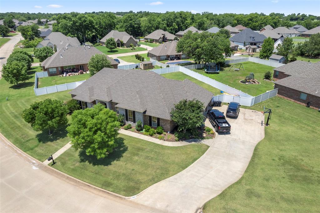 Shawnee, Oklahoma 74804, United States, 4 Bedrooms Bedrooms, ,3 BathroomsBathrooms,Residential,Active,255539