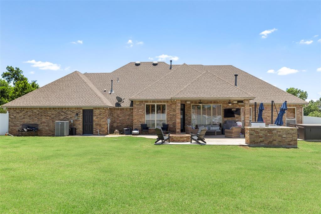 Shawnee, Oklahoma 74804, United States, 4 Bedrooms Bedrooms, ,3 BathroomsBathrooms,Residential,Active,255539