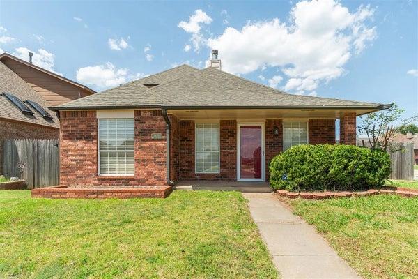 1001 SW 24TH ST, MOORE, OK 73170 - Image 415de2746a1eaf8e30c8b8b7c46a62a6/2700776051