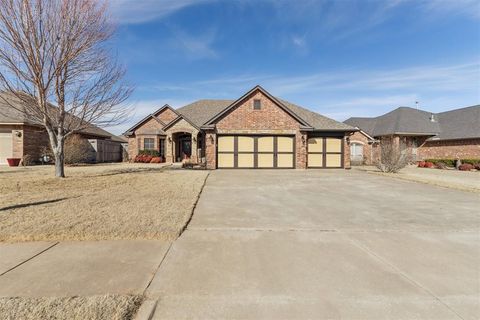 Photo of 557 W Pine Rose Court Way, Mustang, OK 73064 (MLS # 1204464)