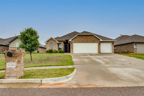 Photo of 1221 Pebble Pond Drive, Norman, OK 73071 (MLS # 1226781)