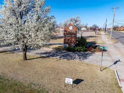 Photo of 1517 Strawberry Fields, El Reno, OK 73036 (MLS # 1228346)