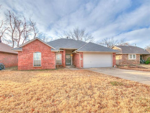 Photo of 400 W 10th Street, Edmond, OK 73003 (MLS # 1247789)