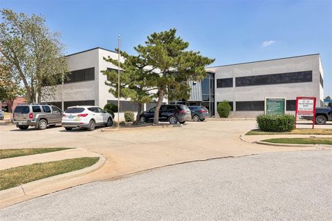 Photo of 2401 Tee Circle #207, Norman, OK 73069 (MLS # 1189451)