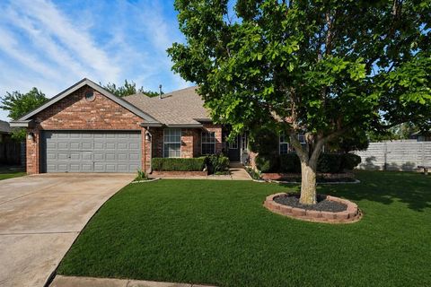 Photo of 2617 Prescott Avenue, Edmond, OK 73013 (MLS # 1221892)