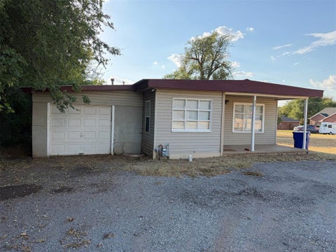 Photo of 223 N Grandview Road, Midwest City, OK 73130 (MLS # 1252641)