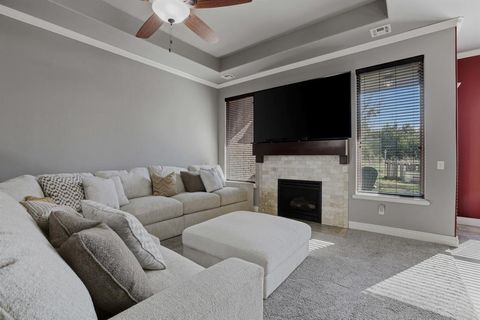Photo of 2108 Timber xing Xing, Yukon, OK 73099 (MLS # 1220913)