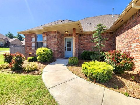Photo of 2308 Paraiso Way, Edmond, OK 73034 (MLS # 1225395)