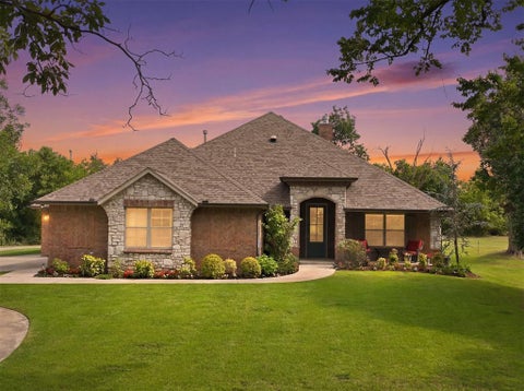 Photo of 3318 E 44th Street, Edmond, OK 73013 (MLS # 1237153)