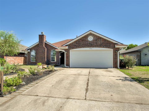 Photo of 1913 Sunflower Circle, Norman, OK 73072 (MLS # 1252539)