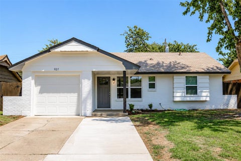 Photo of 927 SW 2nd Street, Moore, OK 73160 (MLS # 1243061)