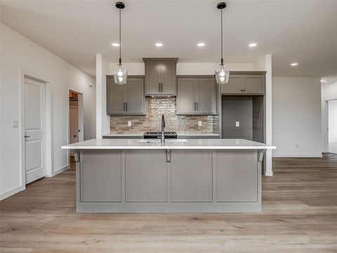 Photo of 10617 SW 18th Street, Yukon, OK 73099 (MLS # 1227104)