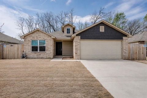Photo of 834 Highgarden Circle, Noble, OK 73068 (MLS # 1222214)
