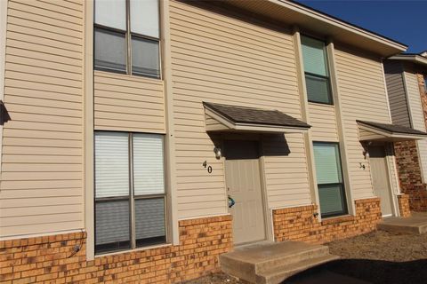 Photo of 1901 E Lindsey Street #40, Norman, OK 73071 (MLS # 1230028)