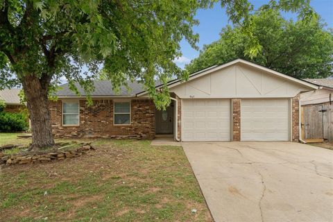Photo of 967 Heritage Mansion, Yukon, OK 73099 (MLS # 1226670)