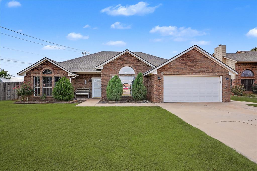 Photo 1 of 40 — 904 N Towne Circle, Altus, OK 73521