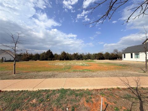 Photo of 18773 Selah Way, Norman, OK 73072 (MLS # 1217732)