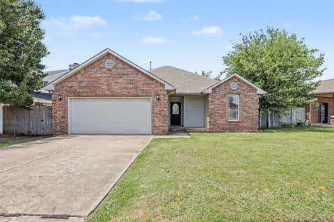 Photo of 944 N Windermere Drive, Moore, OK 73160 (MLS # 1233354)