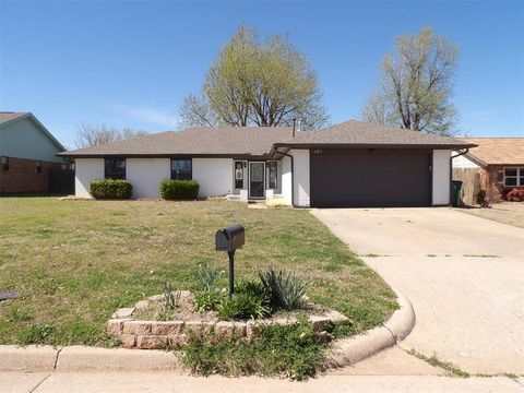 Photo of 121 Loch Lane, Yukon, OK 73099 (MLS # 1222315)