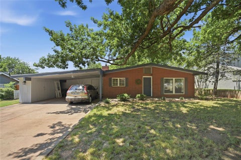 Photo of 811 Myrtle Drive, Edmond, OK 73034 (MLS # 1234512)