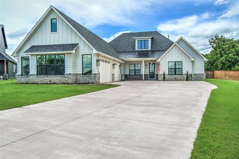 Photo of 550 Old Creek Road, Edmond, OK 73034 (MLS # 1233710)