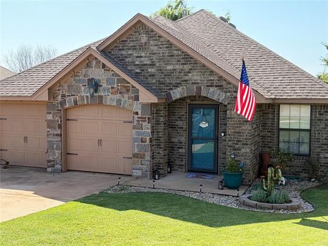 Photo of 958 Cotswold Court, Blanchard, OK 73010 (MLS # 1238874)