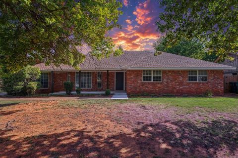 Photo of 2813 NW 117th Street, Oklahoma City, OK 73120 (MLS # 1227465)