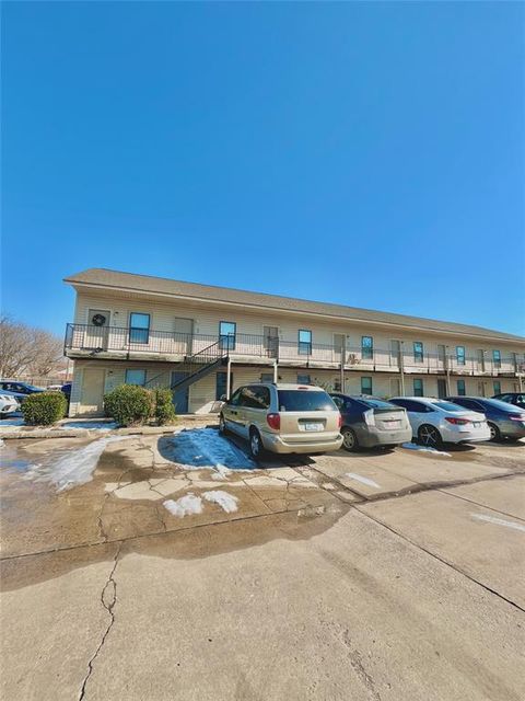 Photo of 1901 E Lindsey St #20A, Norman, OK 73071 (MLS # 1206544)