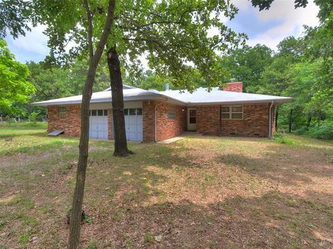 Photo of 2 Lakewood Drive, McLoud, OK 74851 (MLS # 1230309)