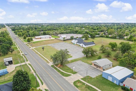 Photo of 925 N Douglas Boulevard, Midwest City, OK 73130 (MLS # 1254500)