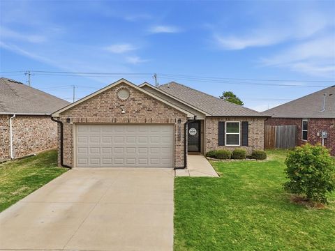 Photo of 9429 NW 122nd Terrace, Yukon, OK 73099 (MLS # 1228050)