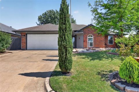 Photo of 7232 NW 102nd Street, Oklahoma City, OK 73162 (MLS # 1228315)