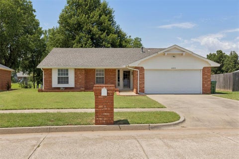 Photo of 4813 E Wilcox Lane, Yukon, OK 73099 (MLS # 1238149)