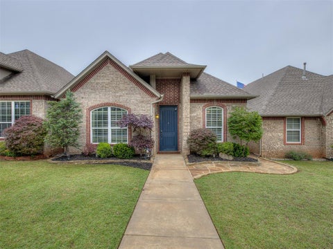 Photo of 116 Boulevard Du Lac, Norman, OK 73071 (MLS # 1225734)